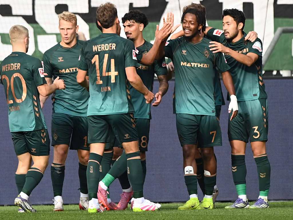 The Bremen players celebrate a goal