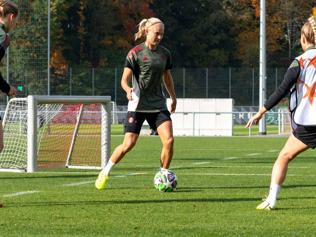 Pernille Harder Training Bayern
