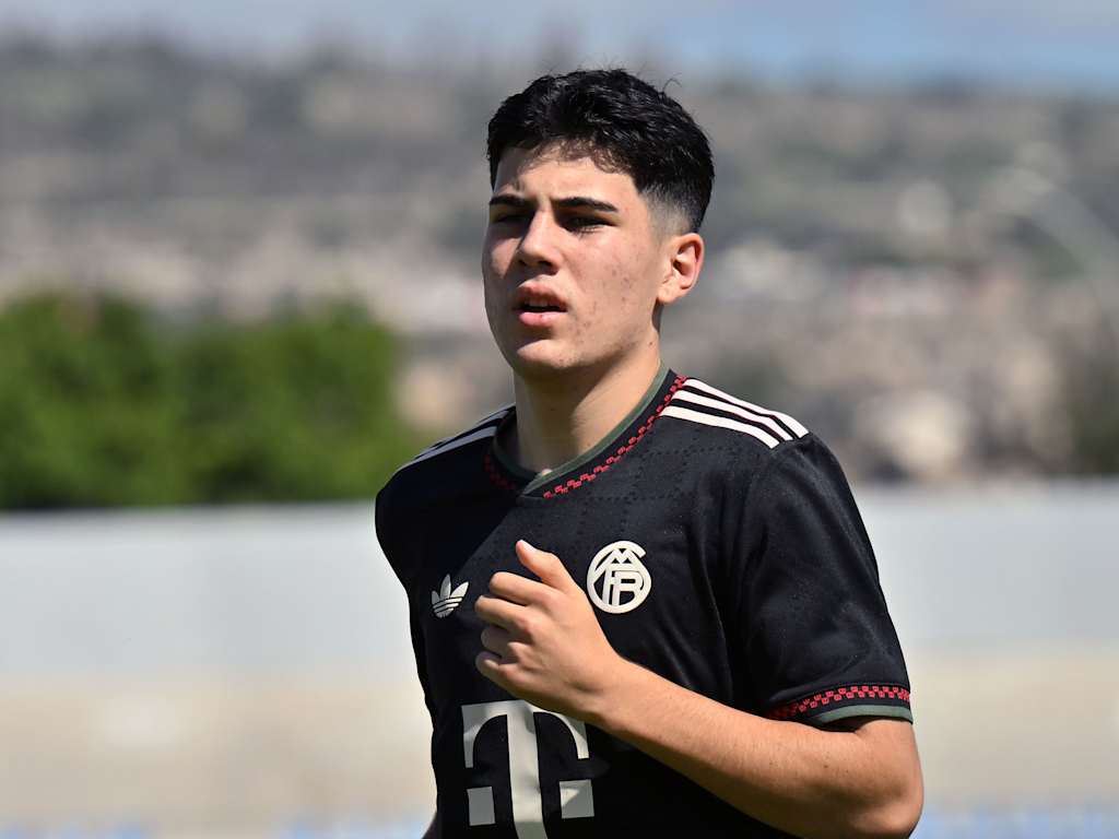 Felipe Chávez läuft im Stadion in Paphos.