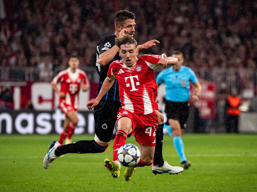 Lennart Karl am Ball im Spiel gegen Brügge