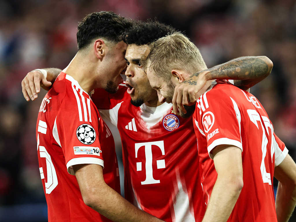 Luis Díaz, Konrad Laimer und Aleks Pavlović jubeln beim Heimspiel!