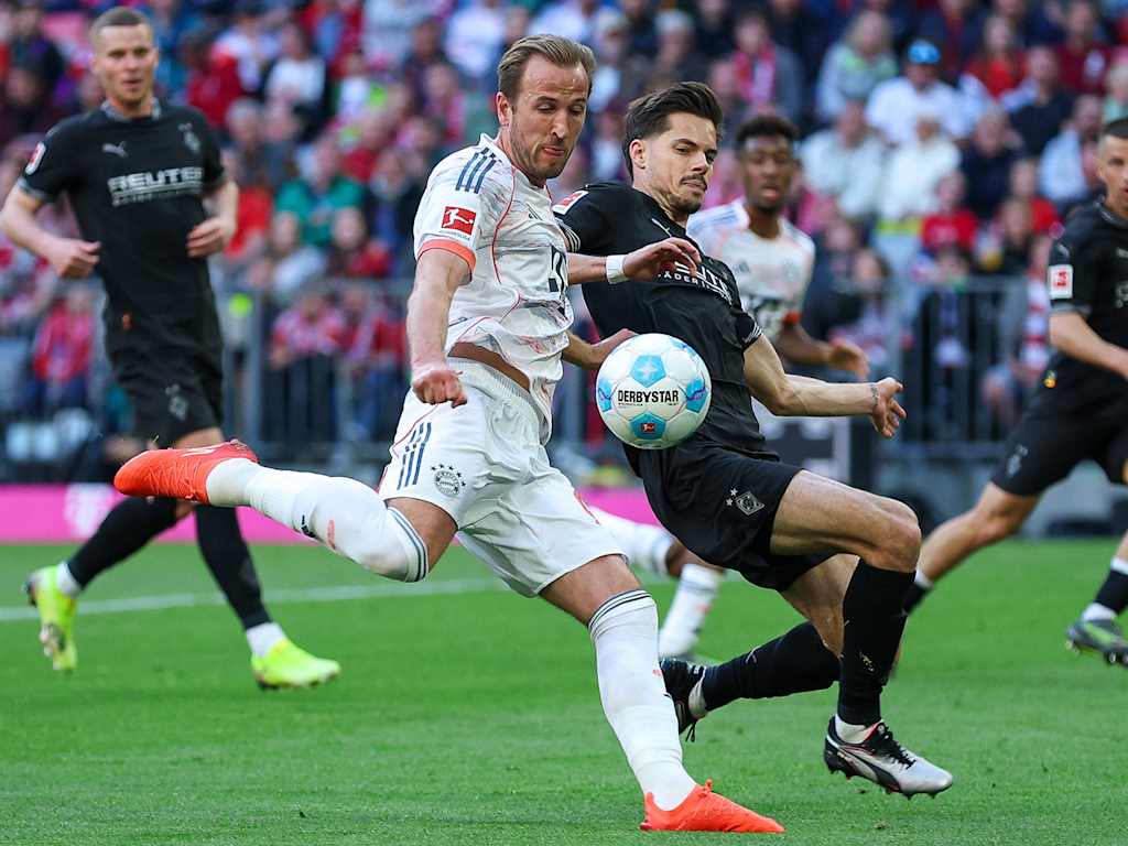 Torabschluss von Harry Kane vom FC Bayern im Bundesliga-Spiel gegen Borussia Mönchengladbach