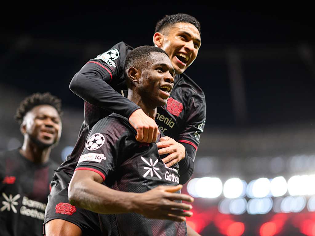 Christian Kofane Equi Fernández Bayer Leverkusen