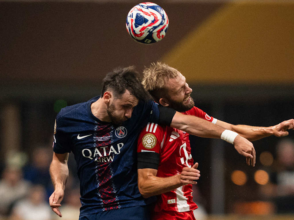 Khvicha Kvaratskhelia und Konrad Laimer im Klub-WM-Spiel zwischen dem FC Bayern und Paris Saint-Germain