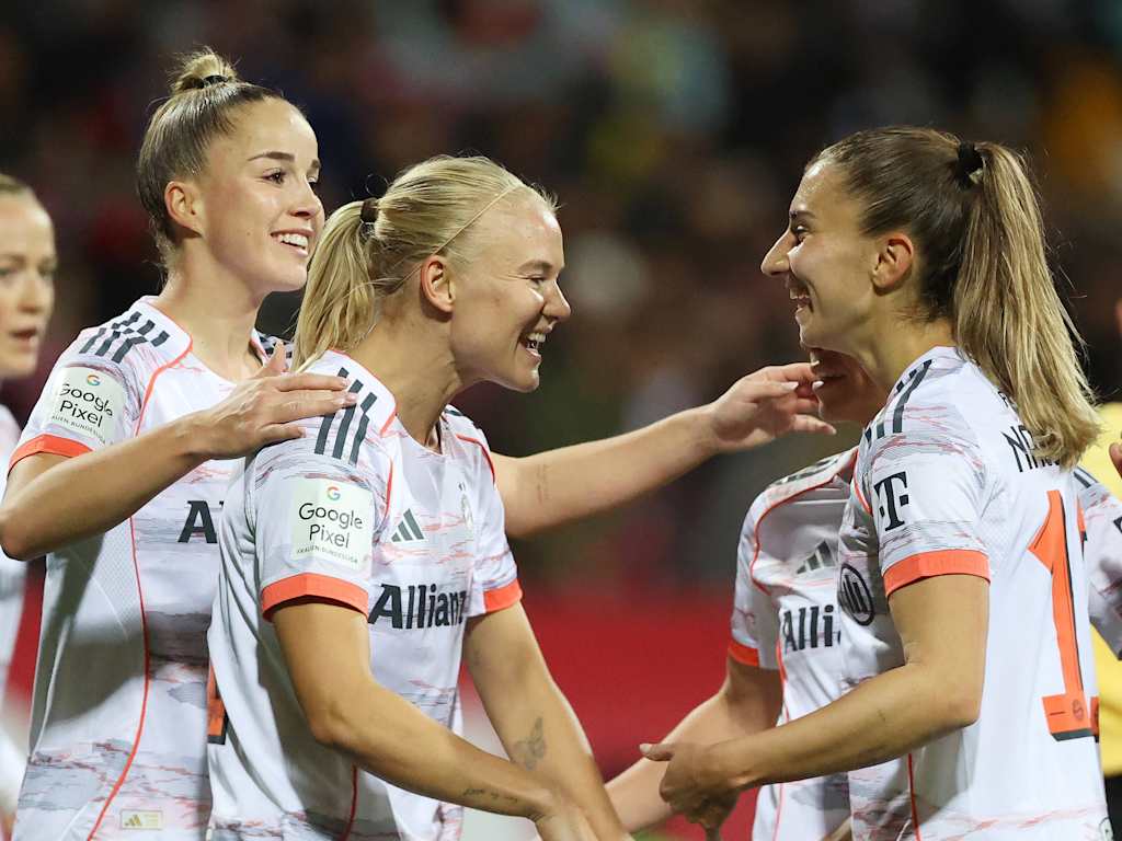 Pernille Harder bejubelt ihr Tor gegen den 1. FC Nürnberg.