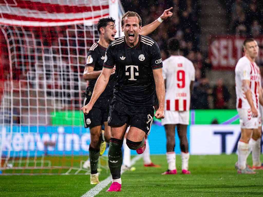 Harry Kane celebrates during FC Bayern's cup match at 1. FC Köln
