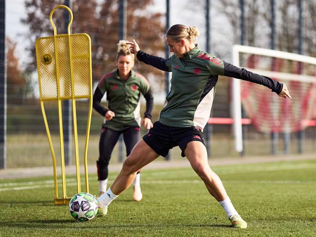 Klara Bühl während des Abschlusstrainings der FC Bayern Frauen vor Arsenal.