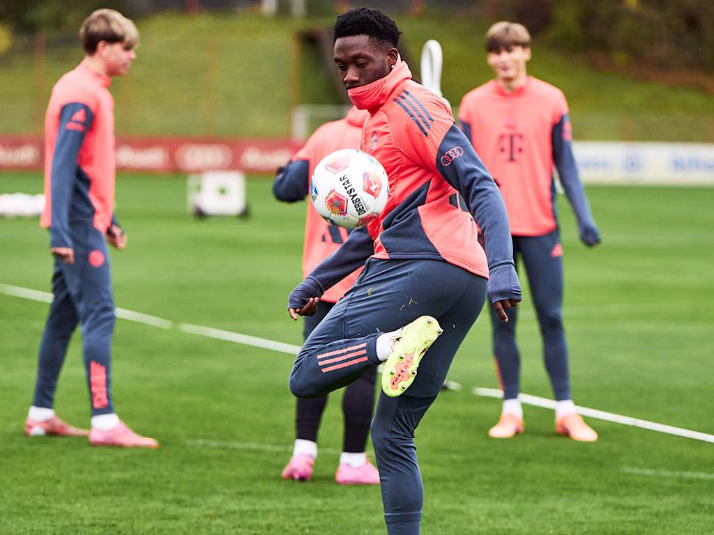 Alphonso Davies Training FC Bayern