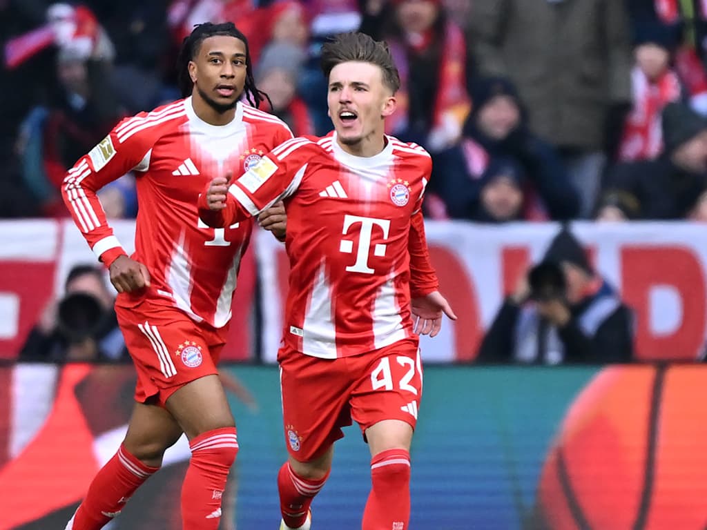 Lennart Karl jubelt nach dem 1:2 im Bundesliga-Spiel des FC Bayern gegen den SC Freiburg.