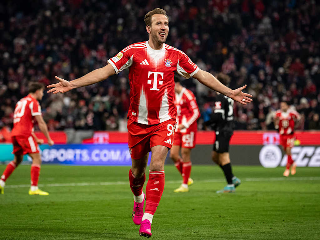Harry Kane jubelt nach dem 4:2 im Bundesliga-Spiel des FC Bayern gegen den SC Freiburg.