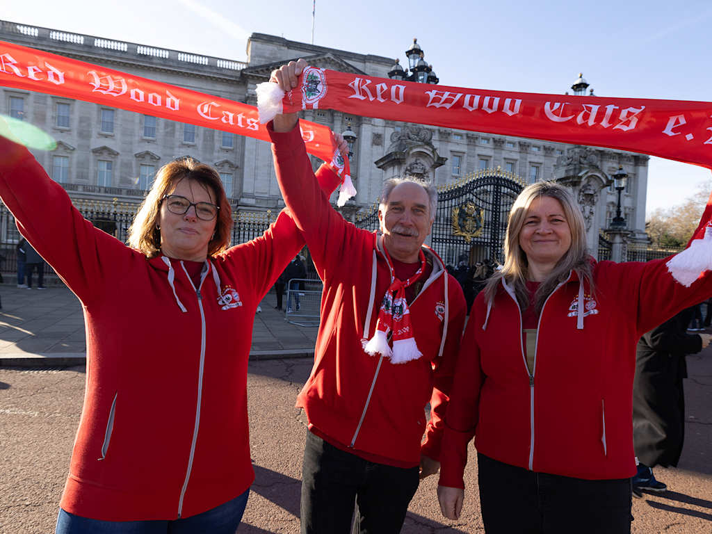 FC Bayern fans hold up scarves in front of Buckingham Palace