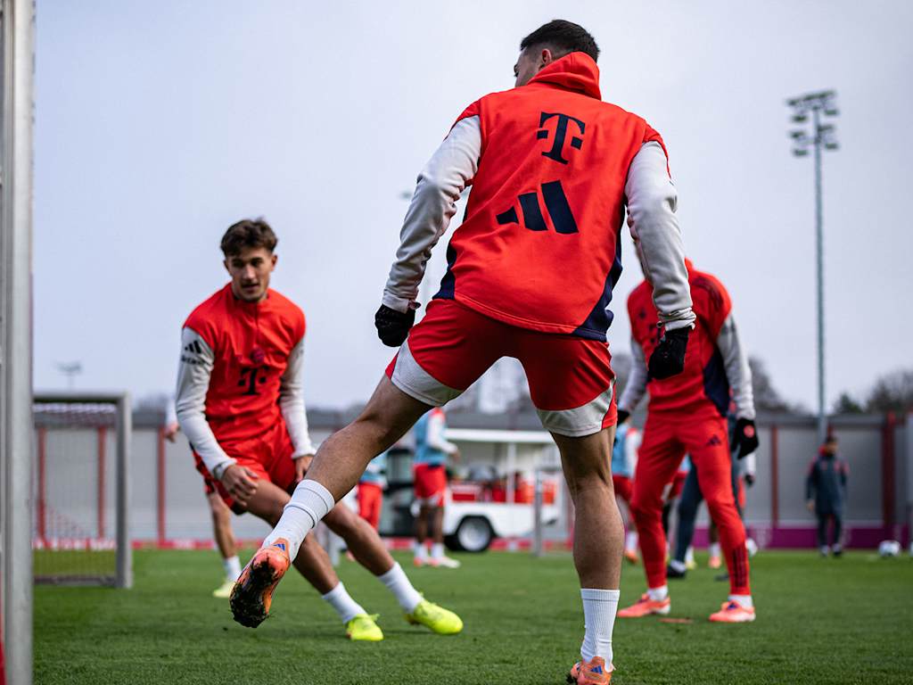 Tom Bischof and Raphael Guerreiro in front of small goals in FC Bayern's training session ahead of the cup match at 1. FC Union Berlin