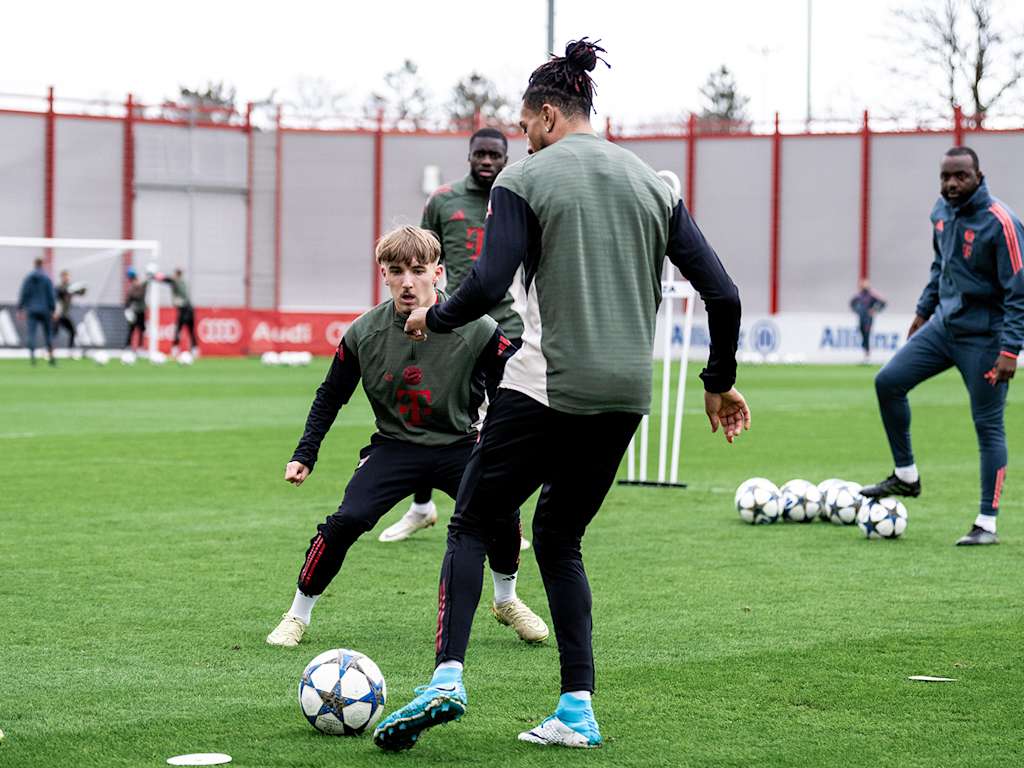 Michael Olise, Lennart Karl, training, Bayern, Champions League, Sporting