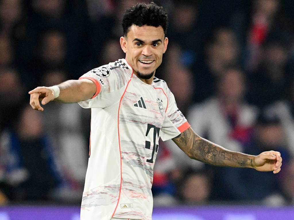Luis Díaz celebrating his opener in FC Bayern’s Champions League match at Paris Saint-Germain.