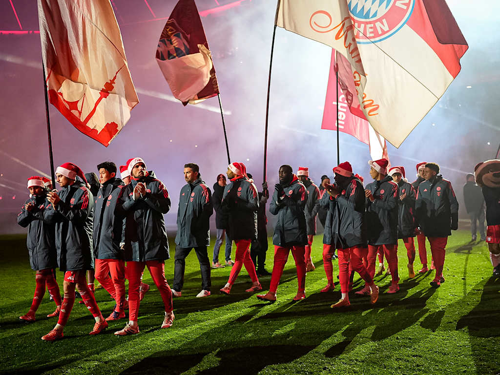 Die Mannschaft bedankt sich bei den Fans nach dem Heimspiel des FC Bayern gegen den 1. FSV Mainz 05 in der Bundesliga