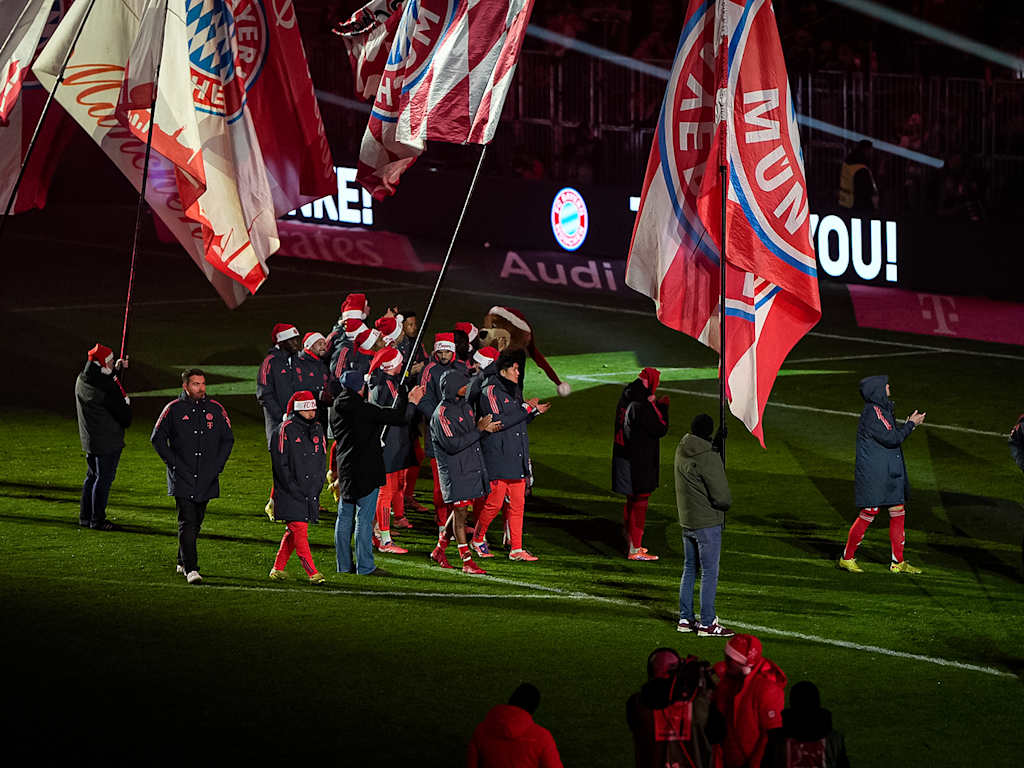 Die Mannschaft bedankt sich bei den Fans nach dem Heimspiel des FC Bayern gegen den 1. FSV Mainz 05 in der Bundesliga