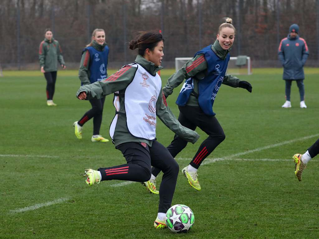 Momoko Tanikawa während des Abschlusstrainings der FC Bayern Frauen.