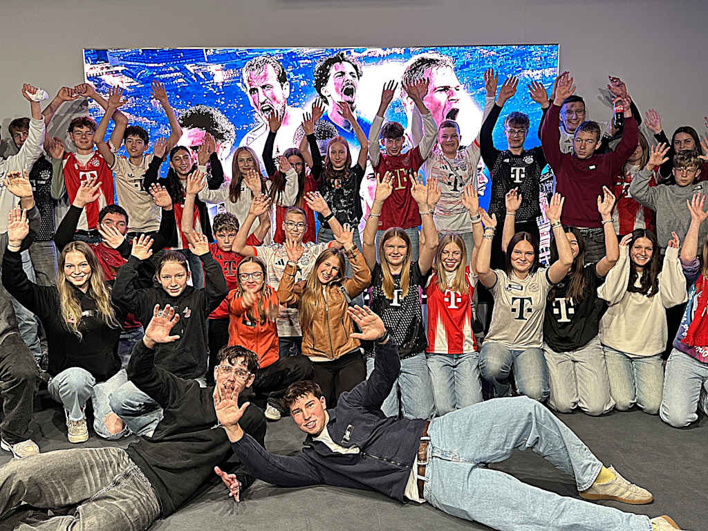 Teens bei der Watch Party im Museum