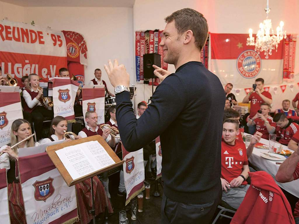 2012: Manuel Neuer schwang den Taktstock bei den „Bayernfreunden“ in Thannhausen.