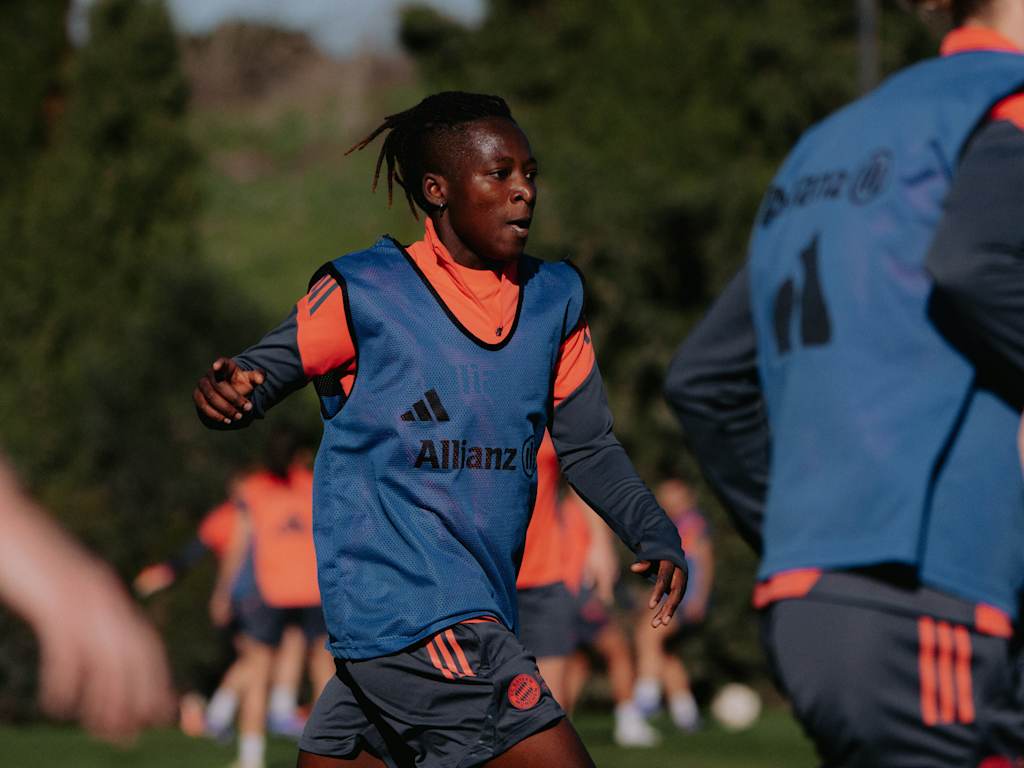 Bernadette Amani während einer Trainingseinheit der FC Bayern Frauen.