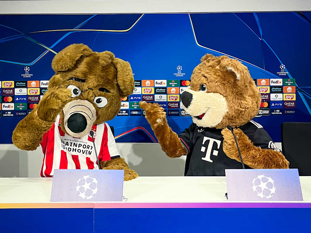 Berni und Phoxy bei einer Pressekonferenz.