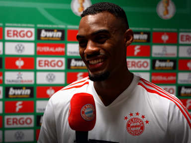 220831-gravenberch-interviews-viktoria-koeln-fc-bayern-mel