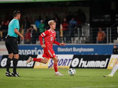 Die FC Bayern Amateure reisten am zwölften Spieltag der Regionalliga Bayern nach Burghausen - die besten Szenen im Video.
