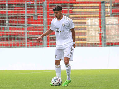 Emirhan Demircan von der U19 des FC Bayern.