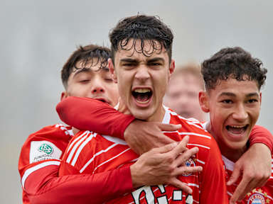 Aleksandar Pavlovic von der U19 des FC Bayern.
