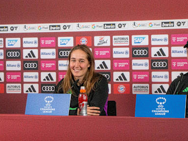 FC Bayern Women, Ajax, press conference