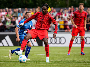 Spielszene aus dem Freundschaftsspiel FC Rottach-Egern vs. FC Bayern