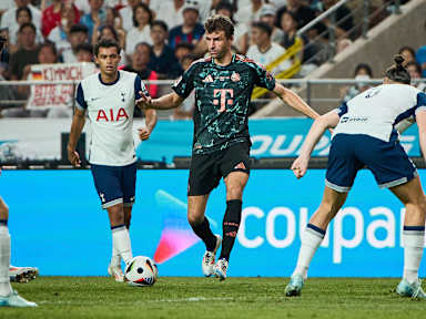 Spielszene aus dem Testspiel FC Bayern - Tottenham Hotspur in Seoul