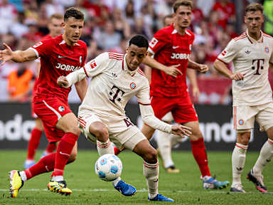 Spielszene aus dem Bundesliga-Spiel FC Bayern gegen SC Freiburg