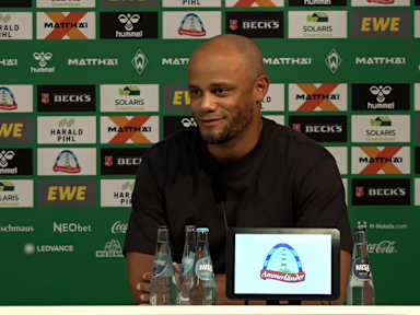 Vincent Kompany auf der Pressekonferenz nach dem Bundesliga-Spiel des FC Bayern bei Werder Bremen.