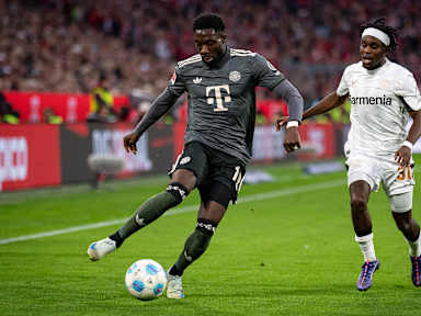 Spielszene aus dem Bundesliga-Spiel FC Bayern gegen Bayer 04 Leverkusen