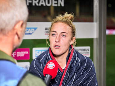 Carolin Simon nach dem Spiel gegen den FC Arsenal