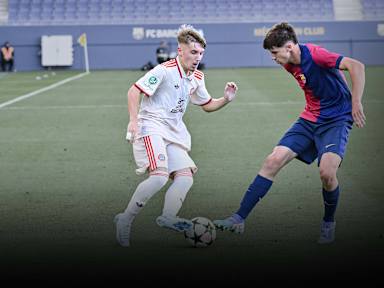 Lennart Karl, im Spiel der FC Bayern U19 beim FC Barcelona