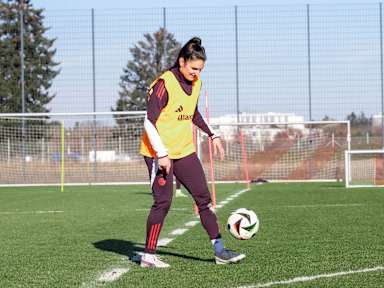 Jovana Damnjanović Training FC Bayern Women
