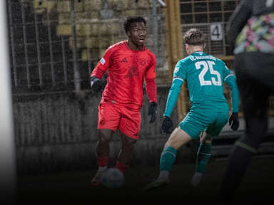 Nestory Irankunda im Spiel der FC Bayern Amateure beim FC Augsburg II