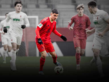 Spielszene aus dem Duell der FC Bayern U19 gegen den FC Augsburg