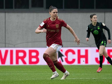 Sarah Zadrazil im Spiel gegen den VfL Wolfsburg.