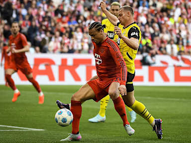 Szene aus dem Spiel zwischen dem FC Bayern und Borussia Dortmund