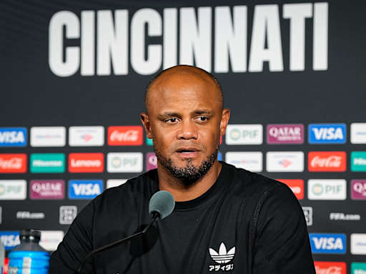 Vincent Kompany auf der Pressekonferenz nach dem Klub-WM-Spiel des FC Bayern gegen Auckland City FC