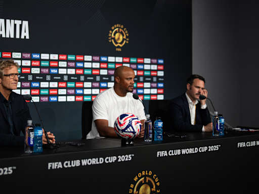 Vincent Kompany auf der Pressekonferenz nach dem Klub-WM-Spiel des FC Bayern gegen Paris Saint-Germain