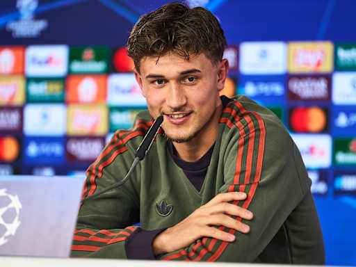 Tom Bischof at the FC Bayern press conference ahead of the match against Atalanta
