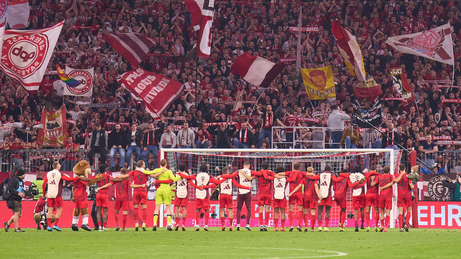 FC Bayern's New Year message I Herbert Hainer & Jan-Christian Dreesen