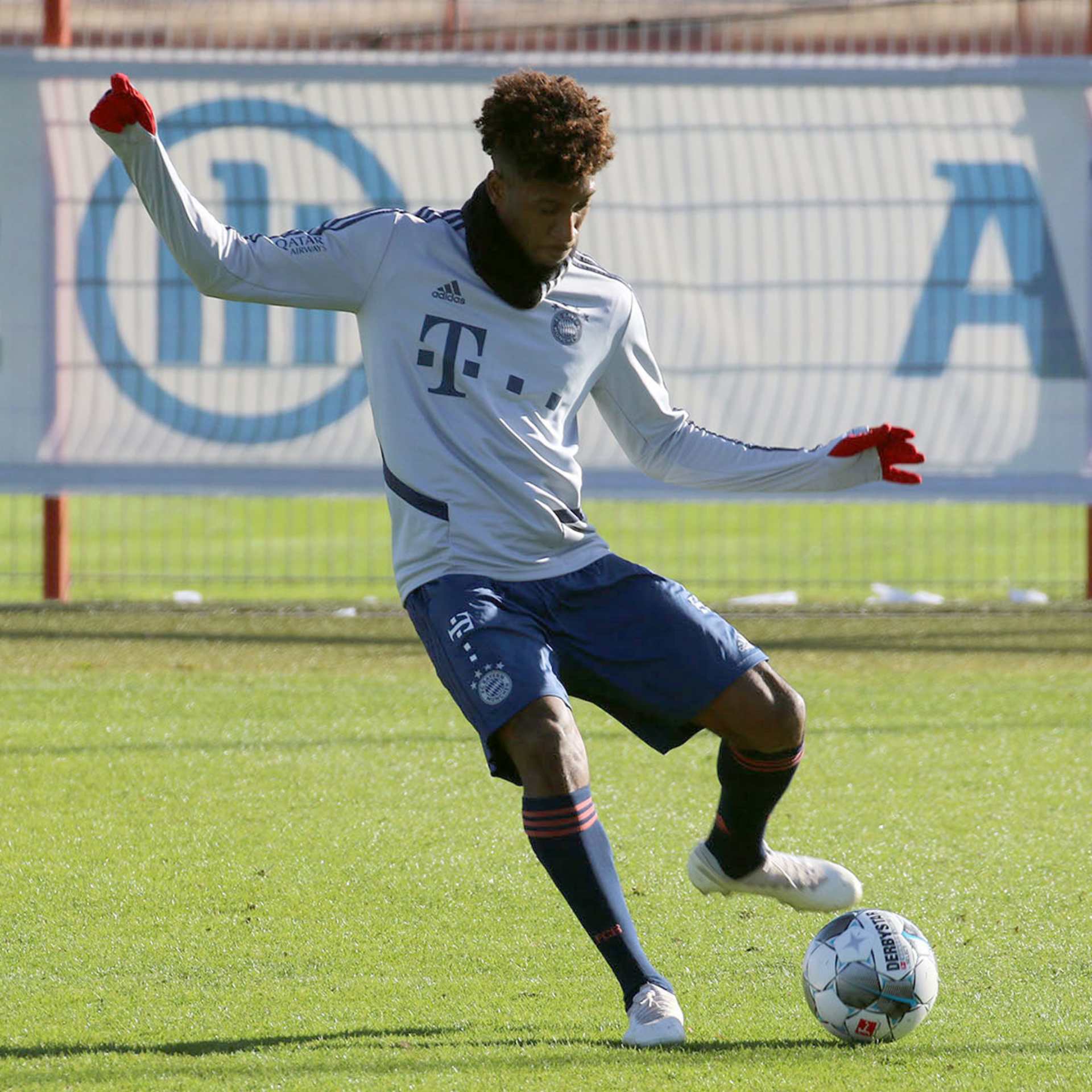 Coman joins in with team training - FC Bayern