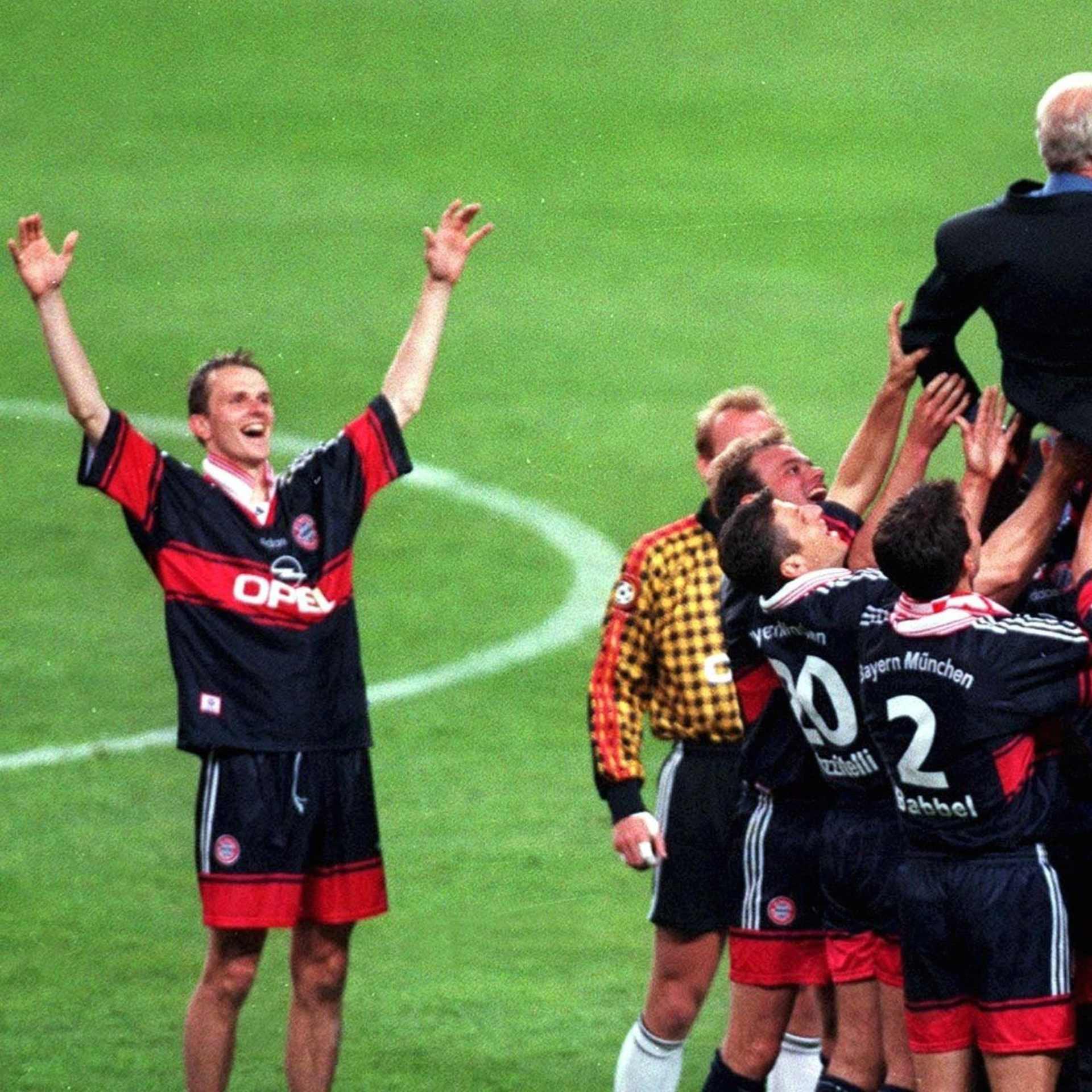 Plateau Argenté Commémoratif PSG Vs Bayern 1997-98 - Coupe Des Vainqueurs De Coupe