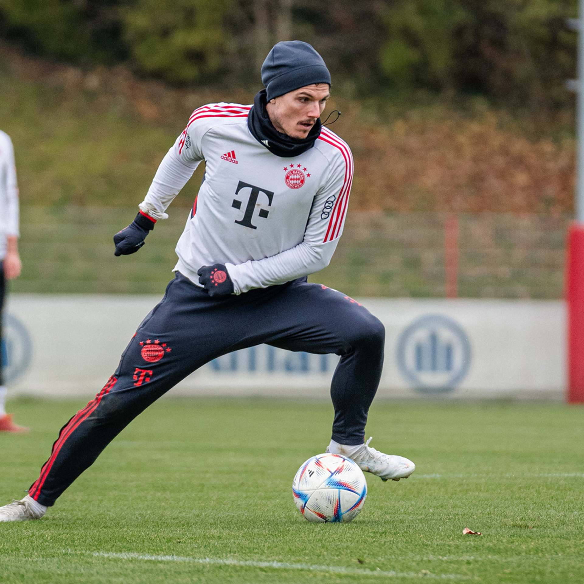 Start of training for non-World Cup participants I FC Bayern 