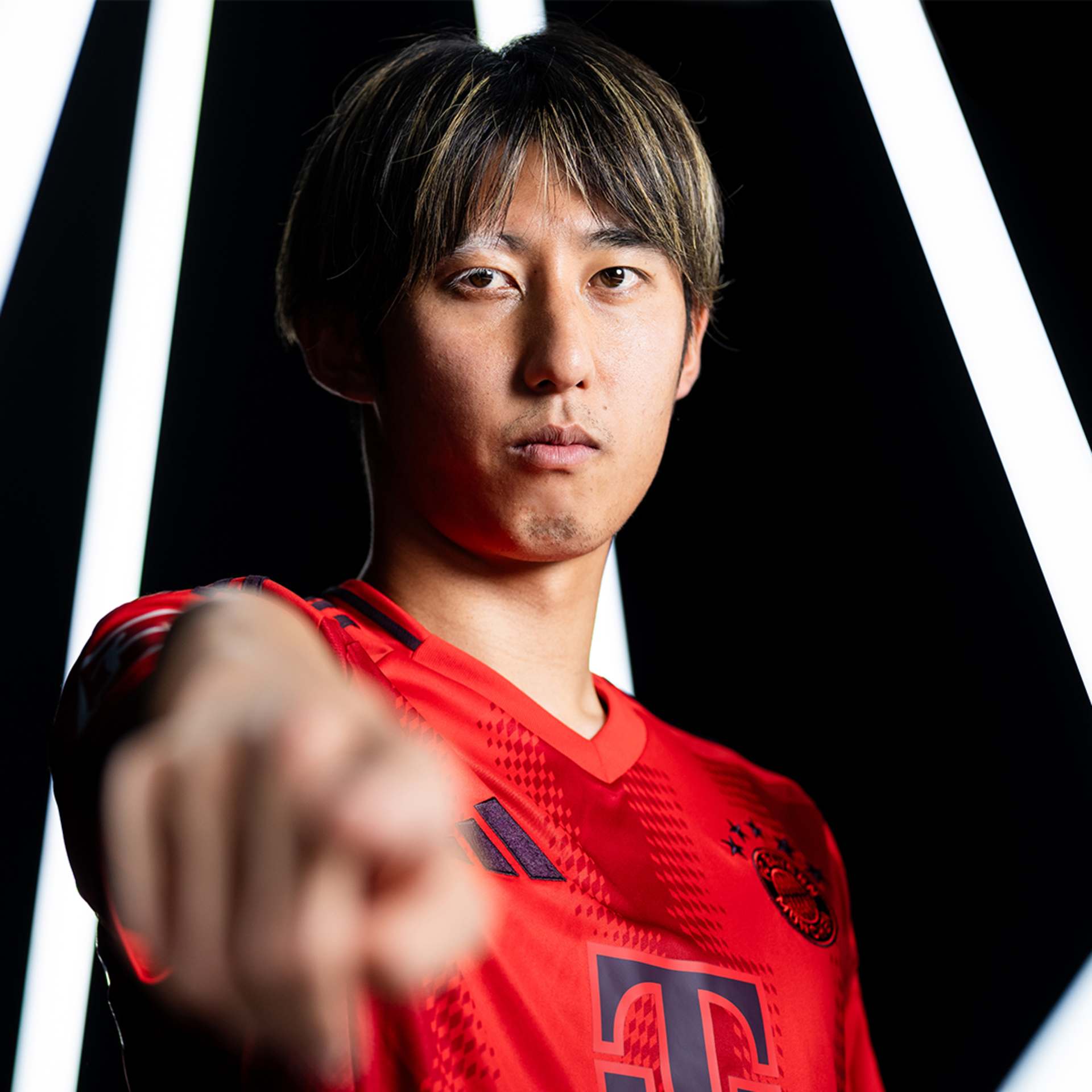 Men Authentic home shirt 21-22 red | Official FC Bayern